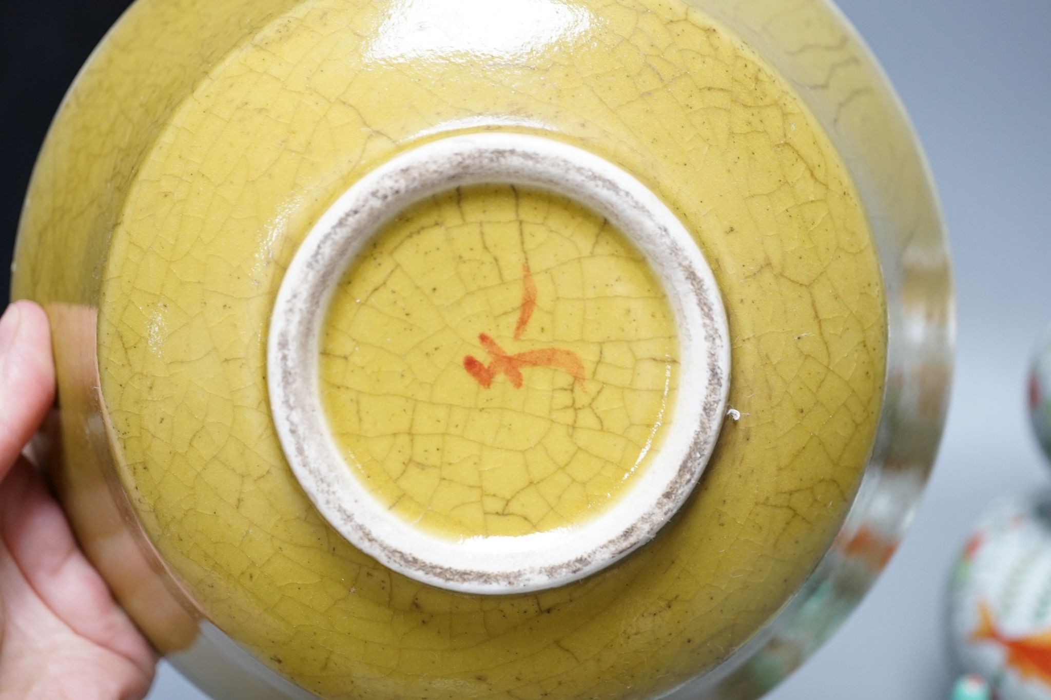 A group of Chinese porcelain, including a double-gourd vase, 22cm